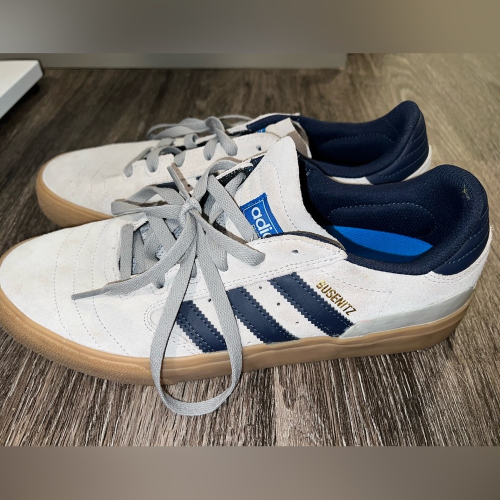 Adidas sombas